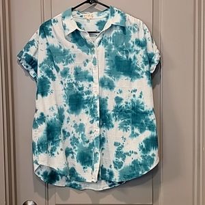 Wonderly button down top